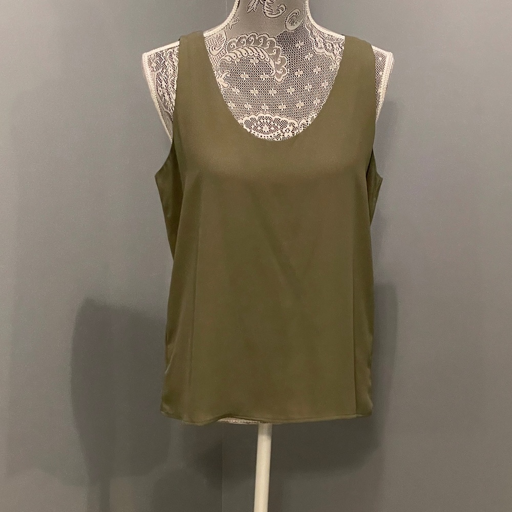 Green Simply Styled Shell
